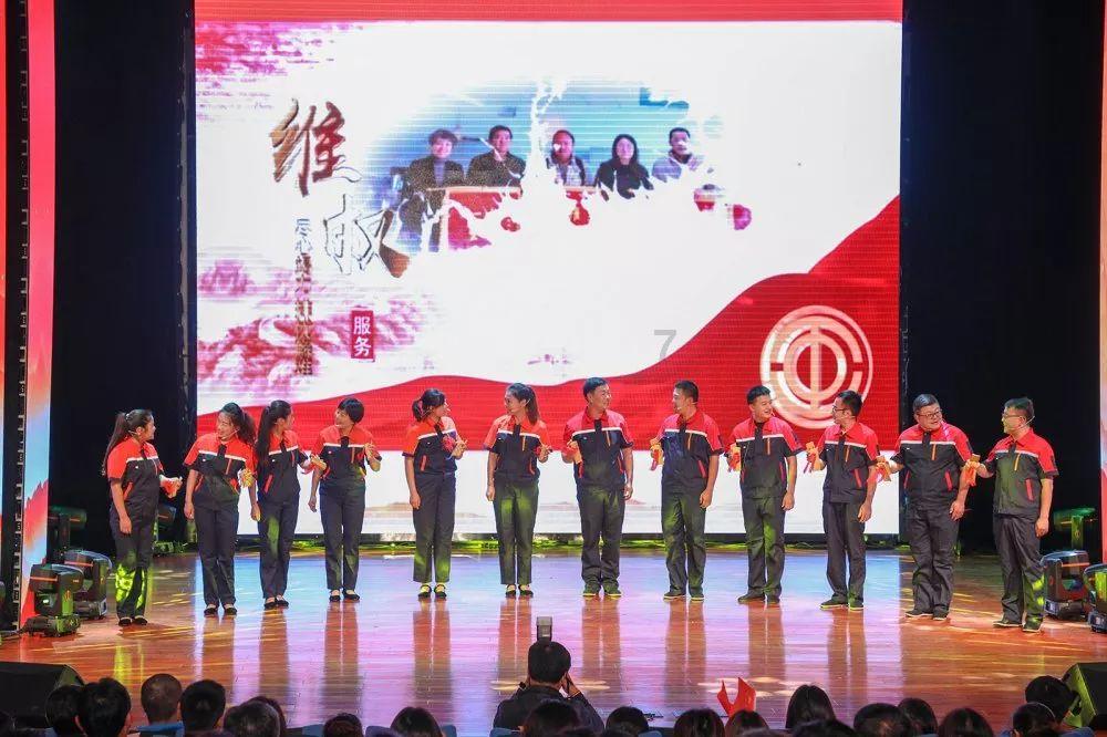 上个班希奇很一样，你多少钱一个月呢？